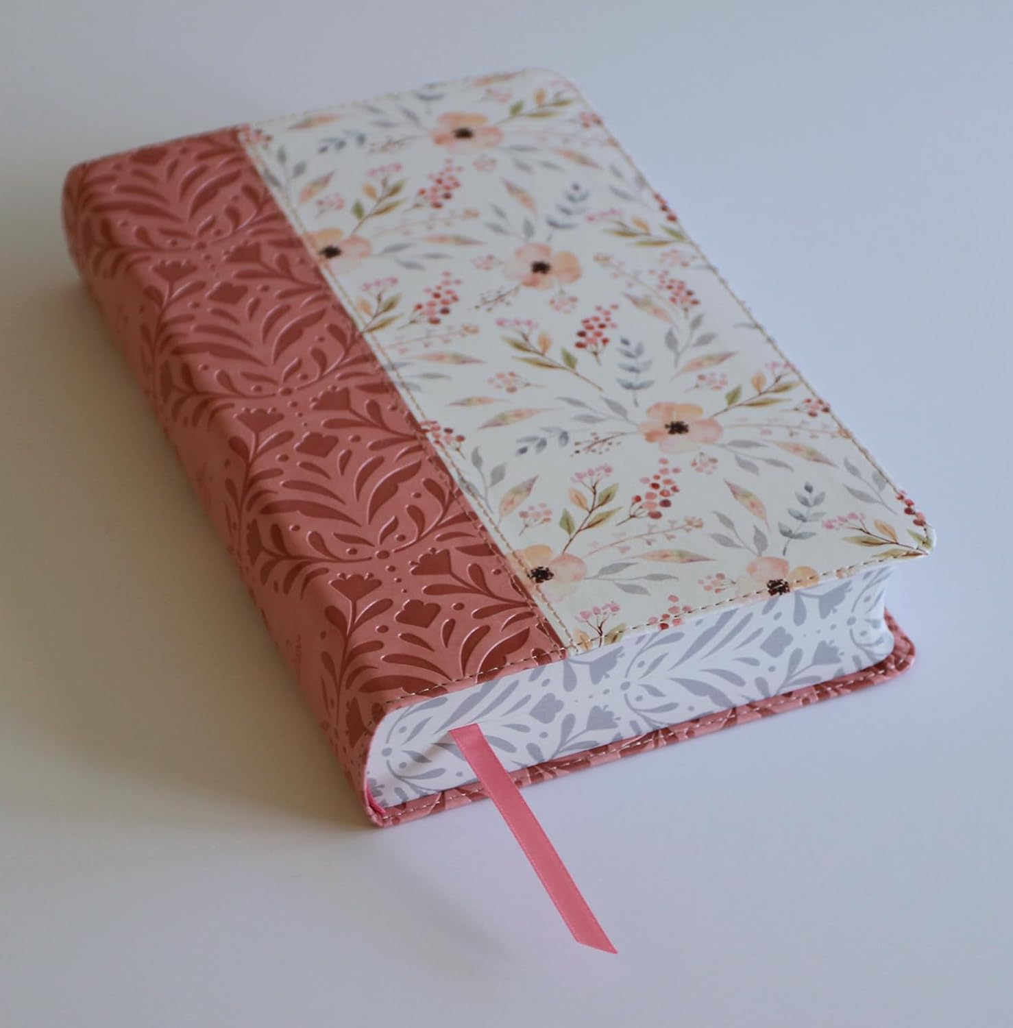 Biblia RVR1960 letra gigante rosada flores
