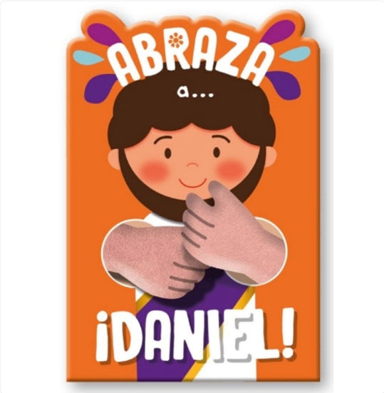 Abraza a Daniel con brazos de felpa
